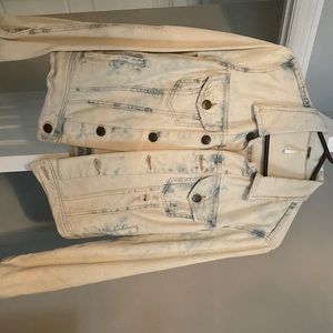 Looking for the perfect denim jacket to go with everything well this is it.